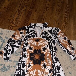 NWOT Boutique Blouse! A fun addition to your wardrobe!